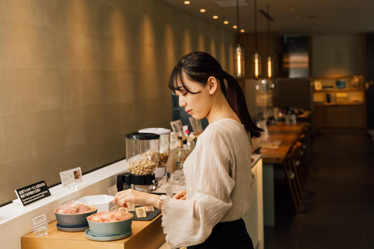Kanazawa Tokyu Hotel Екстер'єр фото A woman working in a restaurant