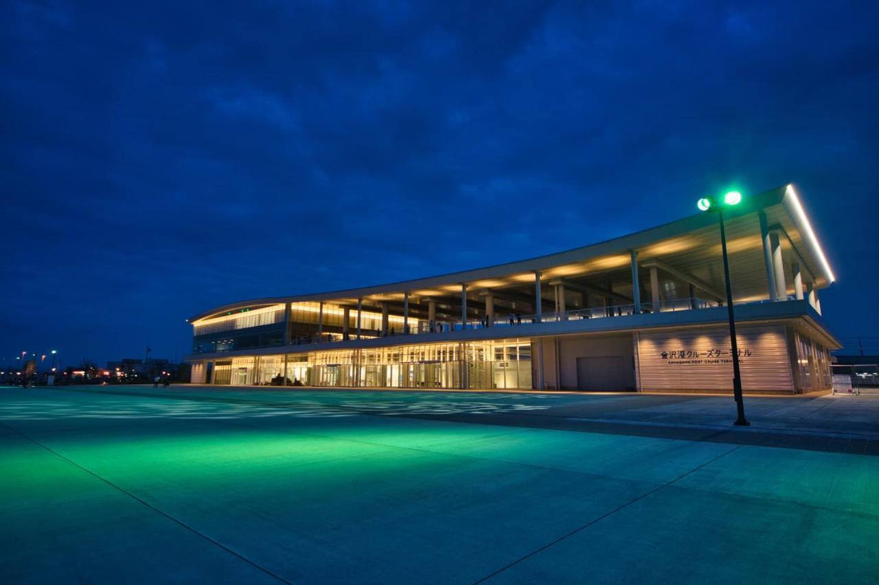 Kanazawa Tokyu Hotel Екстер'єр фото The terminal at night
