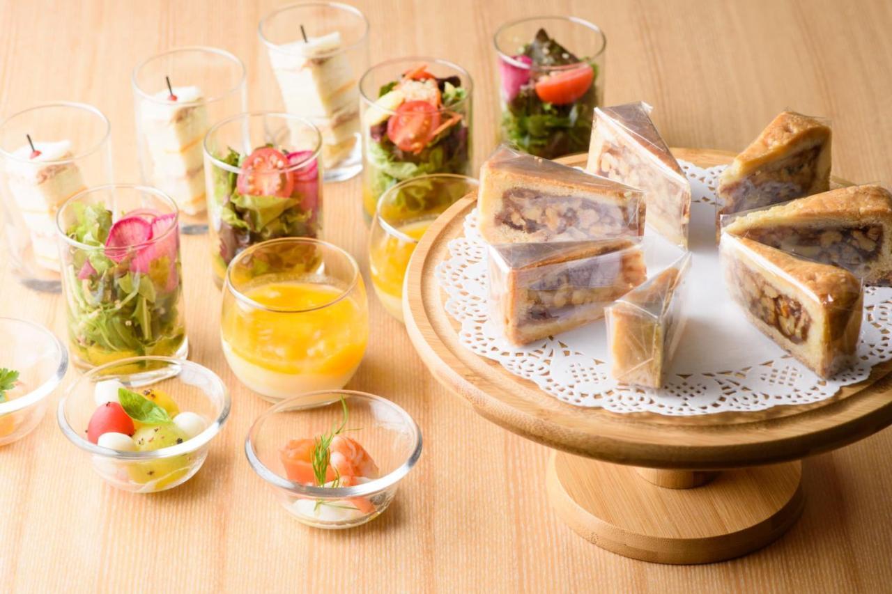 Kanazawa Tokyu Hotel Екстер'єр фото A selection of canapés