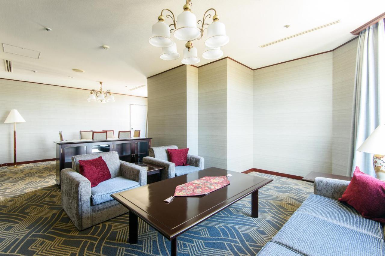 Kanazawa Tokyu Hotel Екстер'єр фото A living room in a Japanese house
