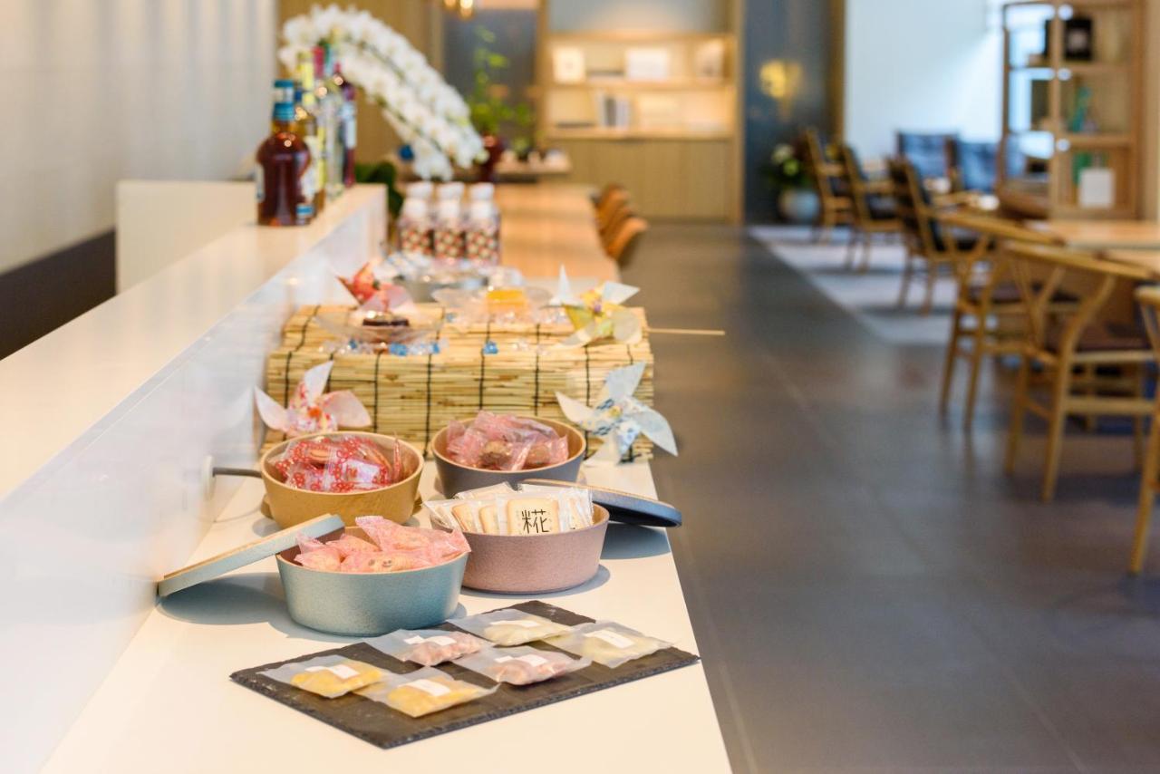 Kanazawa Tokyu Hotel Екстер'єр фото A buffet at a restaurant